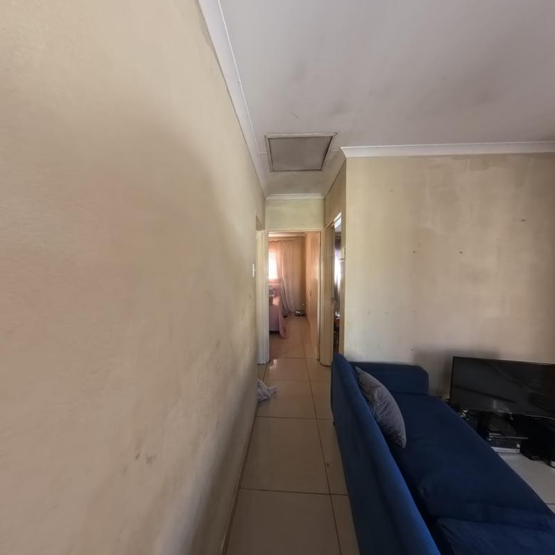2 Bedroom Property for Sale in Clayville Gauteng