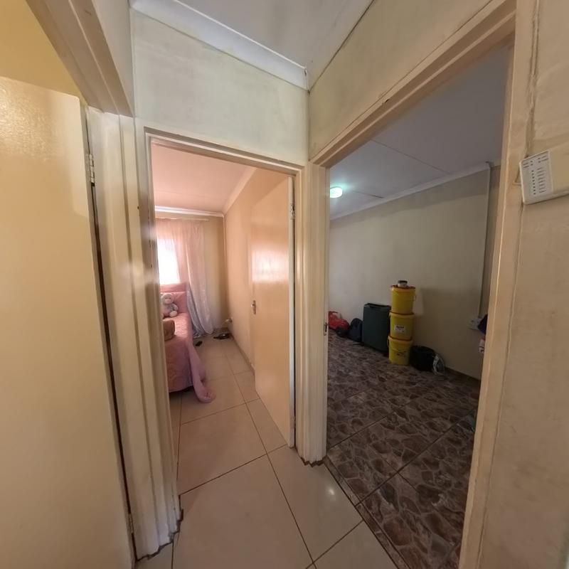 2 Bedroom Property for Sale in Clayville Gauteng
