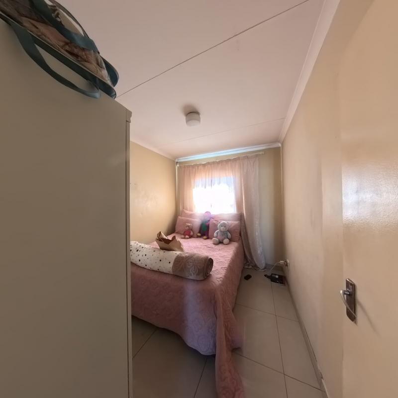 2 Bedroom Property for Sale in Clayville Gauteng