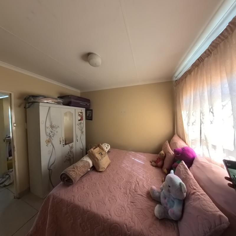 2 Bedroom Property for Sale in Clayville Gauteng