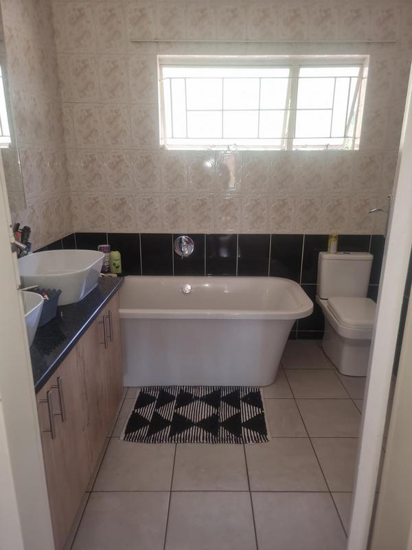 To Let 3 Bedroom Property for Rent in Bedford Gardens Gauteng
