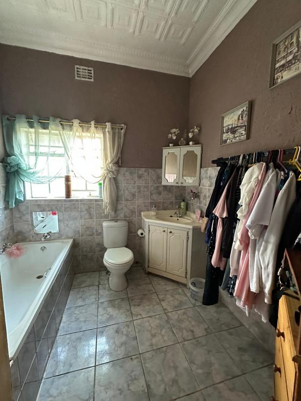 4 Bedroom Property for Sale in Strubenvale Gauteng