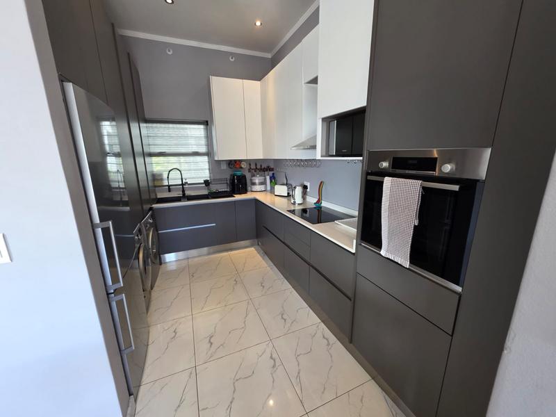 To Let 3 Bedroom Property for Rent in Sandhurst Gauteng