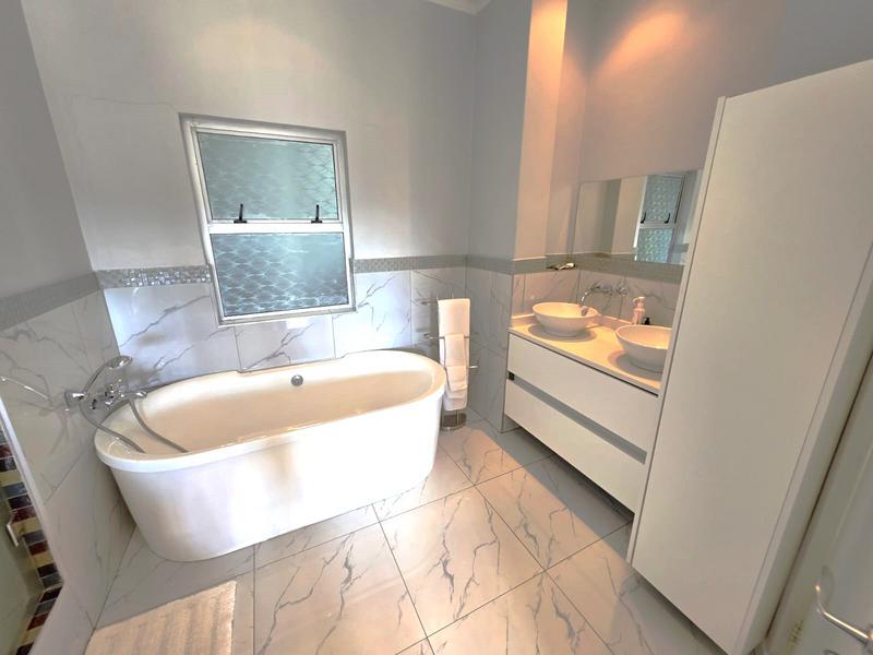 To Let 3 Bedroom Property for Rent in Sandhurst Gauteng