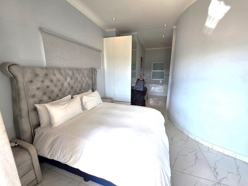 To Let 3 Bedroom Property for Rent in Sandhurst Gauteng