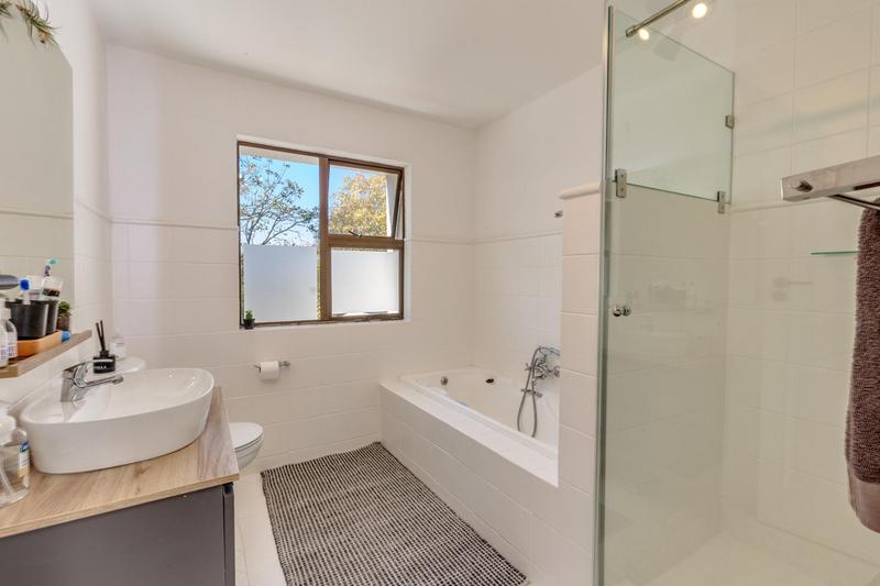 5 Bedroom Property for Sale in Fourways Gardens Gauteng