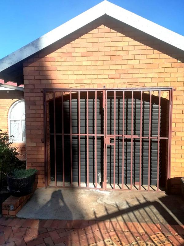 3 Bedroom Property for Sale in Tokoza Gauteng