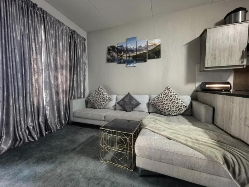To Let 2 Bedroom Property for Rent in Barbeque Downs Gauteng
