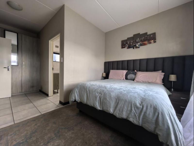 To Let 2 Bedroom Property for Rent in Barbeque Downs Gauteng