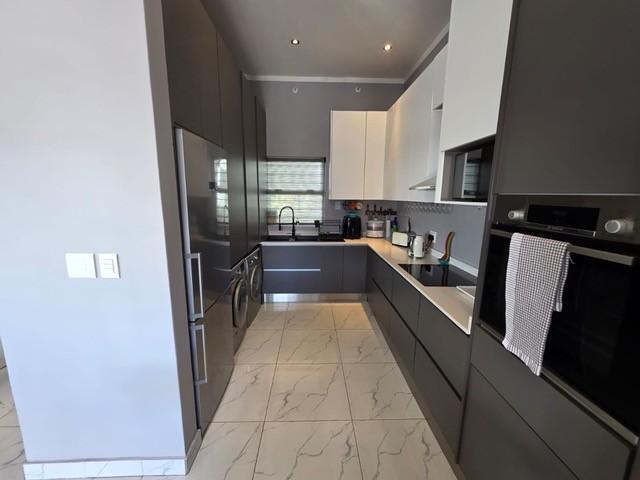 To Let 3 Bedroom Property for Rent in Sandhurst Gauteng