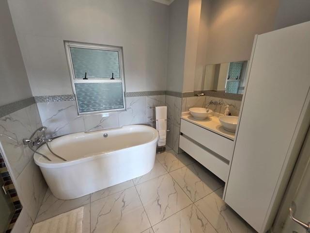 To Let 3 Bedroom Property for Rent in Sandhurst Gauteng
