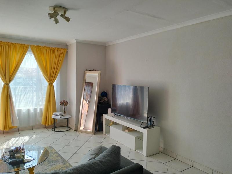 2 Bedroom Property for Sale in Glen Marais Gauteng