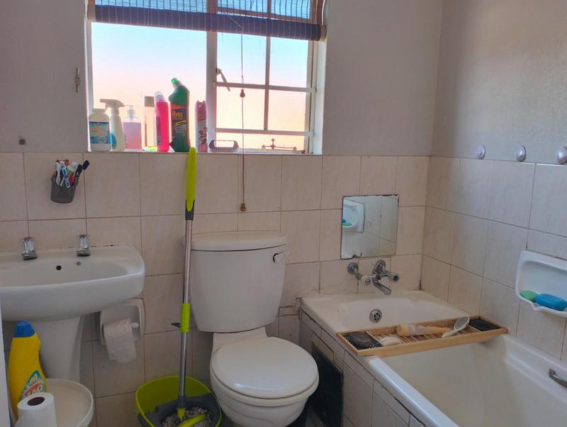 2 Bedroom Property for Sale in Glen Marais Gauteng