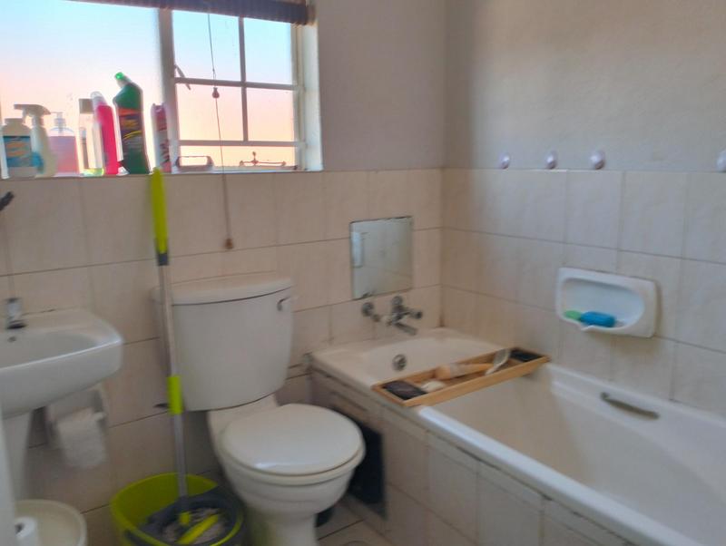 2 Bedroom Property for Sale in Glen Marais Gauteng