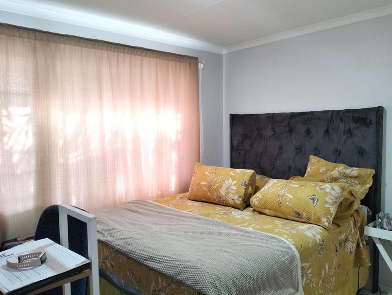 2 Bedroom Property for Sale in Glen Marais Gauteng