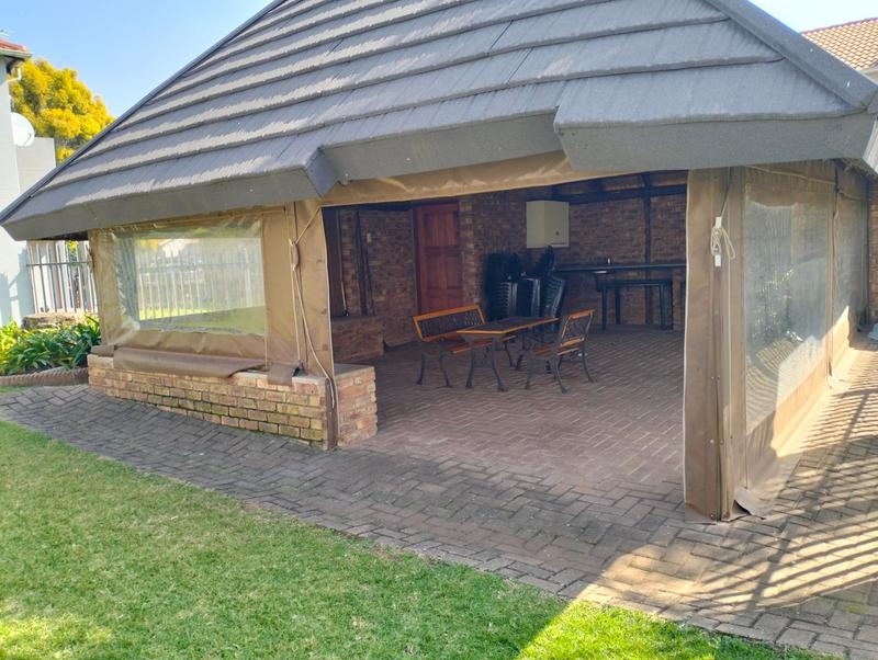 2 Bedroom Property for Sale in Glen Marais Gauteng