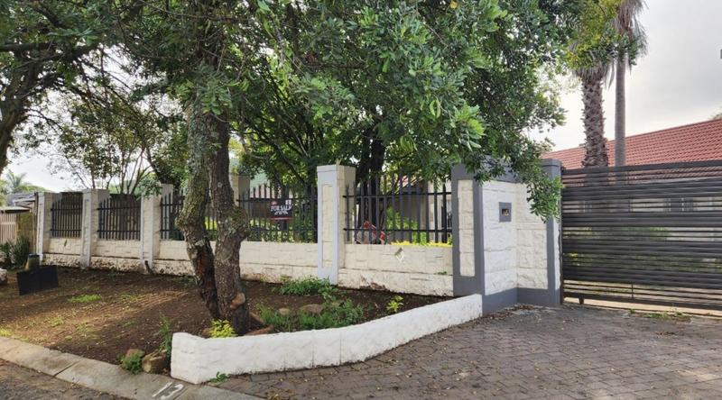 6 Bedroom Property for Sale in Glen Marais Gauteng