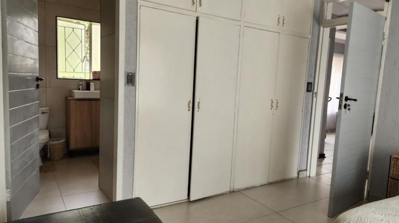 6 Bedroom Property for Sale in Glen Marais Gauteng