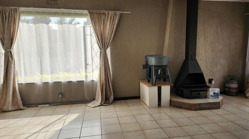 6 Bedroom Property for Sale in Glen Marais Gauteng