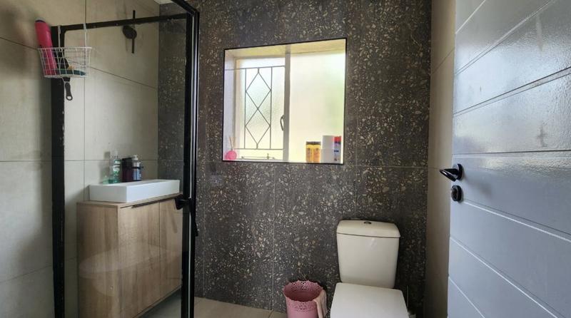 6 Bedroom Property for Sale in Glen Marais Gauteng