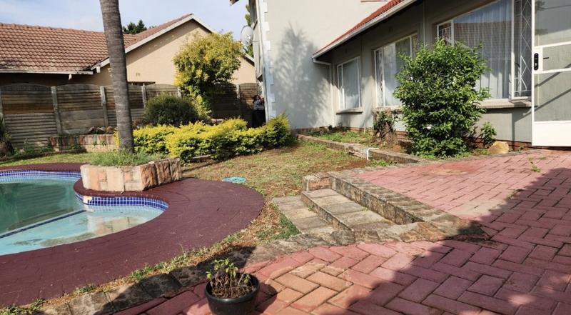 6 Bedroom Property for Sale in Glen Marais Gauteng