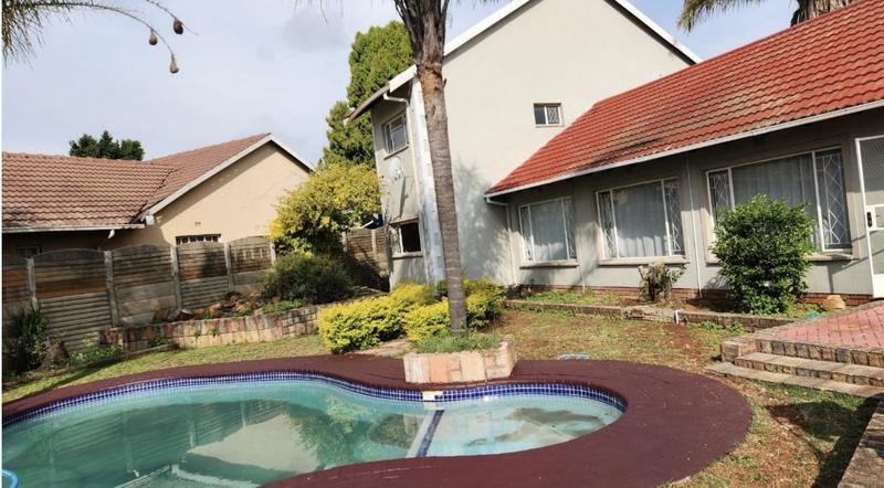 6 Bedroom Property for Sale in Glen Marais Gauteng
