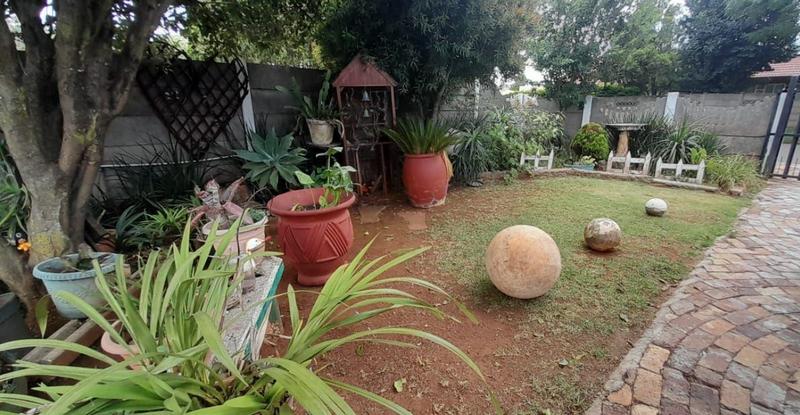 3 Bedroom Property for Sale in Rhodesfield Gauteng