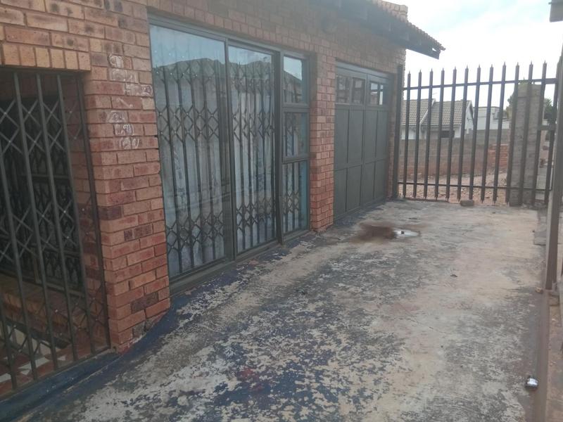 3 Bedroom Property for Sale in Naledi Gauteng