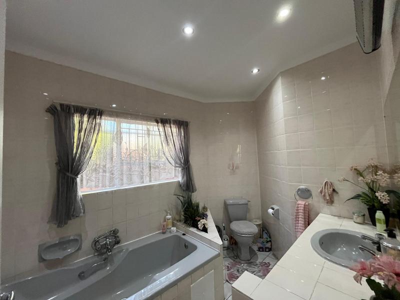 4 Bedroom Property for Sale in Sunward Park Gauteng