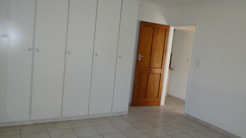 To Let 2 Bedroom Property for Rent in Helderkruin Gauteng