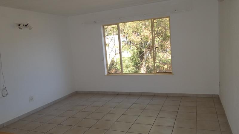 To Let 2 Bedroom Property for Rent in Helderkruin Gauteng