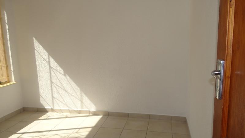To Let 2 Bedroom Property for Rent in Helderkruin Gauteng