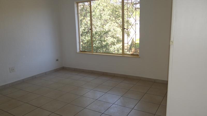 To Let 2 Bedroom Property for Rent in Helderkruin Gauteng