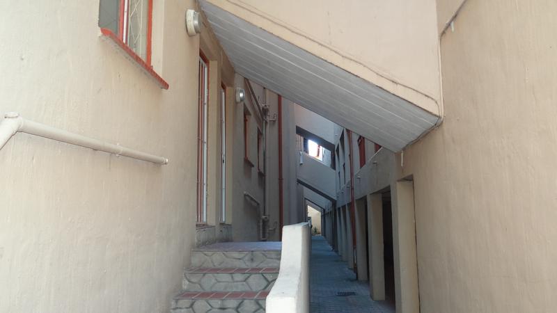 To Let 2 Bedroom Property for Rent in Helderkruin Gauteng