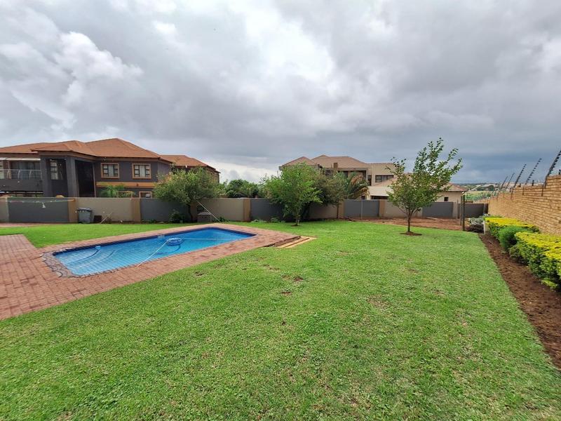 5 Bedroom Property for Sale in Thatchfield Gauteng