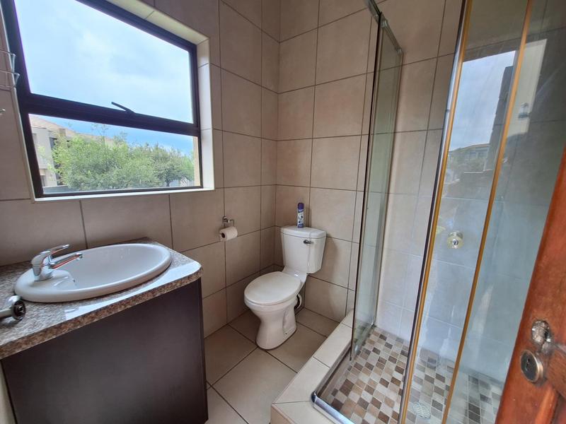5 Bedroom Property for Sale in Thatchfield Gauteng