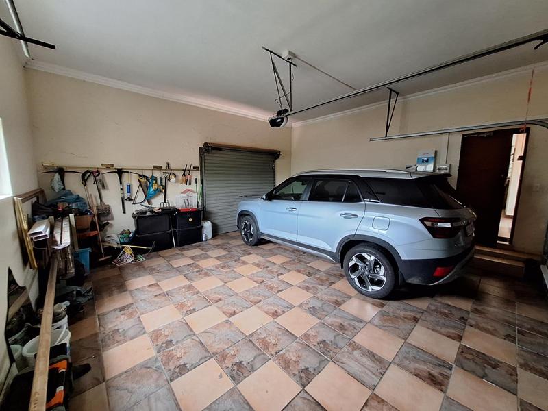 5 Bedroom Property for Sale in Thatchfield Gauteng