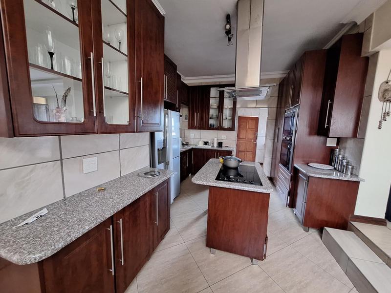 5 Bedroom Property for Sale in Thatchfield Gauteng