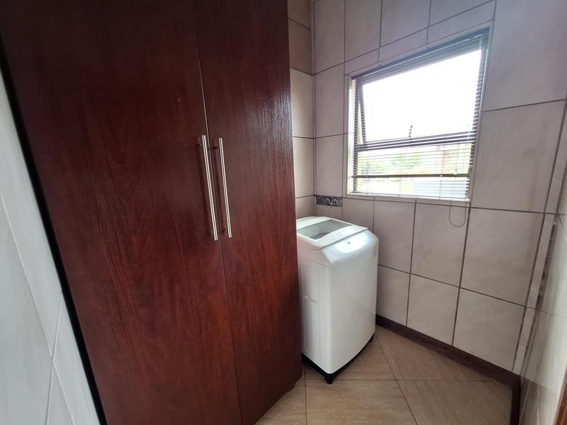 5 Bedroom Property for Sale in Thatchfield Gauteng