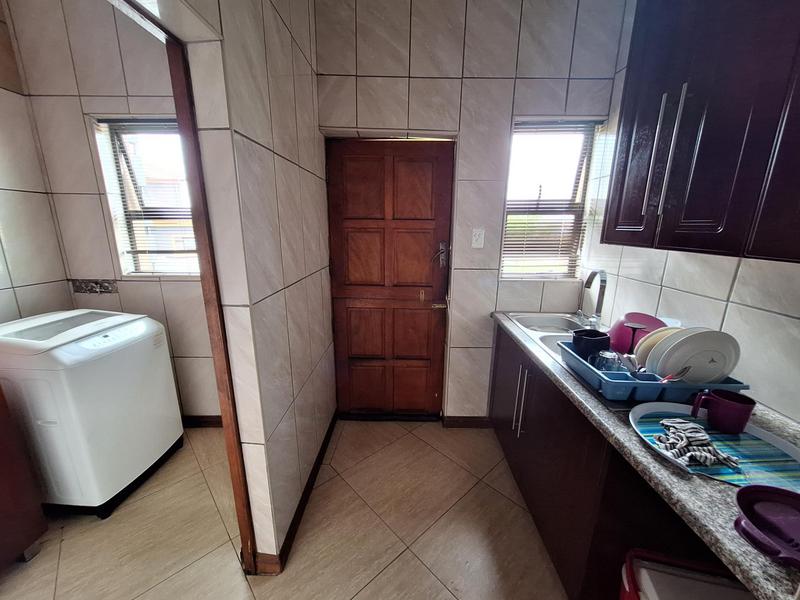 5 Bedroom Property for Sale in Thatchfield Gauteng