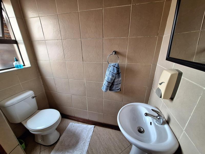 5 Bedroom Property for Sale in Thatchfield Gauteng