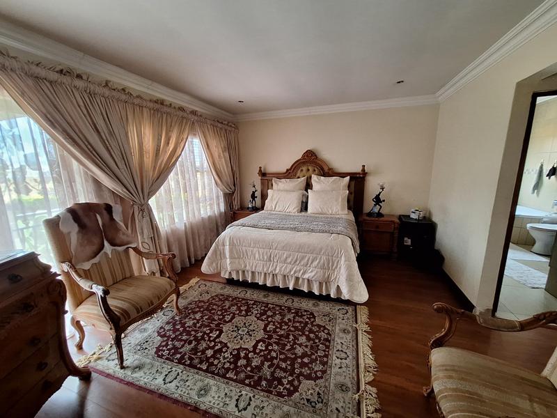5 Bedroom Property for Sale in Thatchfield Gauteng