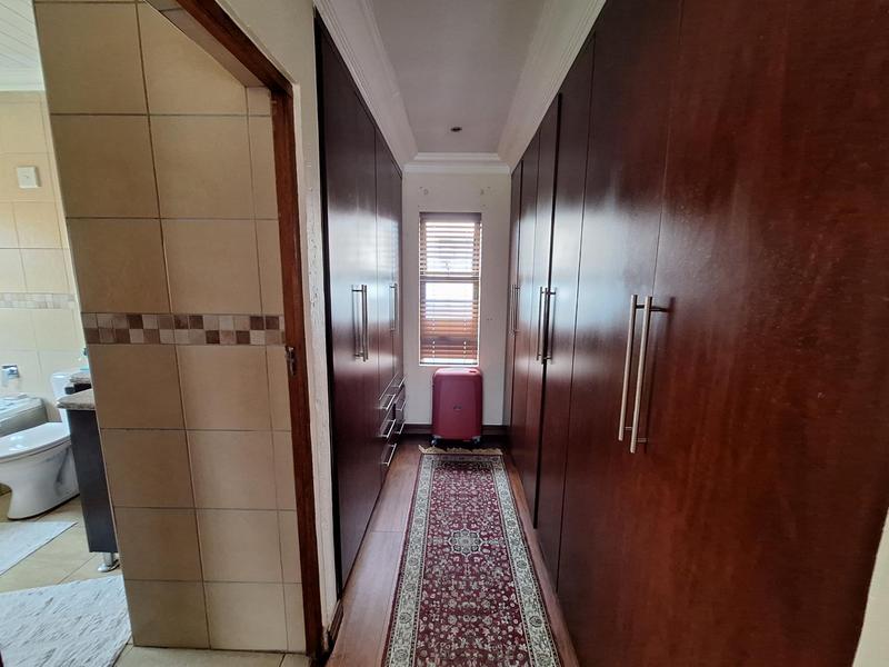 5 Bedroom Property for Sale in Thatchfield Gauteng