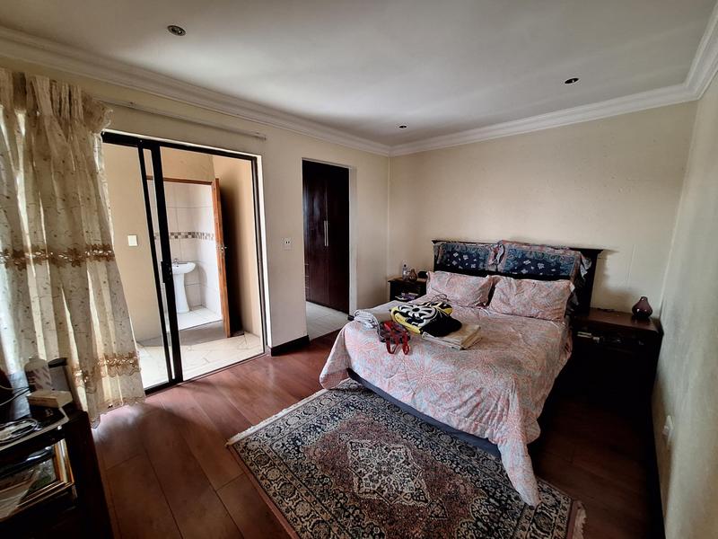 5 Bedroom Property for Sale in Thatchfield Gauteng