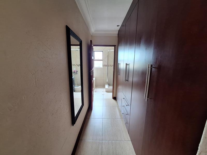 5 Bedroom Property for Sale in Thatchfield Gauteng