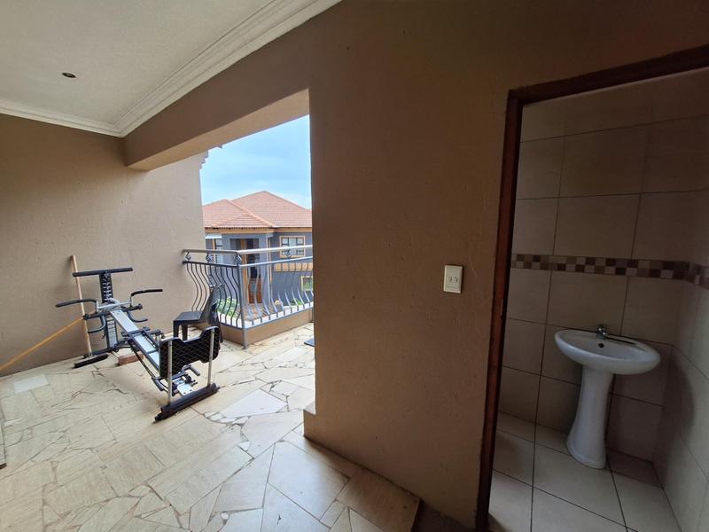 5 Bedroom Property for Sale in Thatchfield Gauteng
