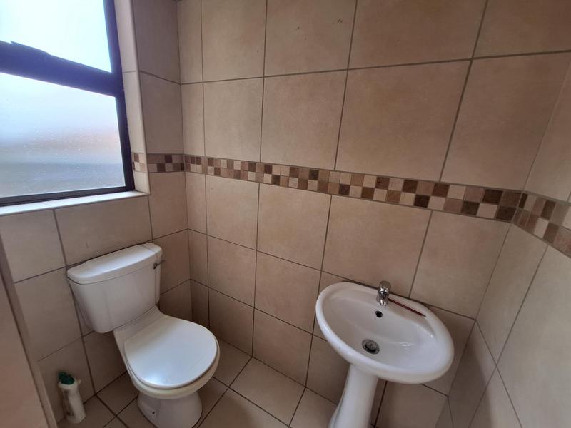 5 Bedroom Property for Sale in Thatchfield Gauteng