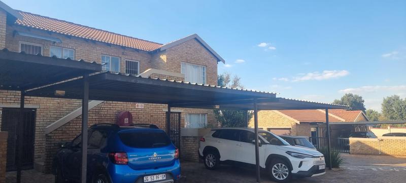 2 Bedroom Property for Sale in Heuwelsig Estate Gauteng