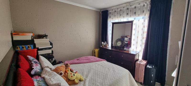 2 Bedroom Property for Sale in Heuwelsig Estate Gauteng