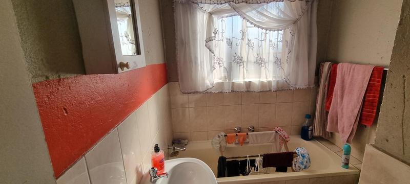 2 Bedroom Property for Sale in Heuwelsig Estate Gauteng